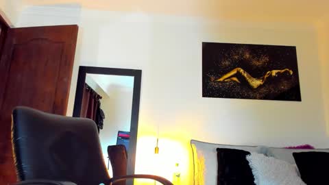 Snapshot of kimberlybanks2 chatting on 25, 11, 2025 Kimberly Banks online show from 25, 11, 2025