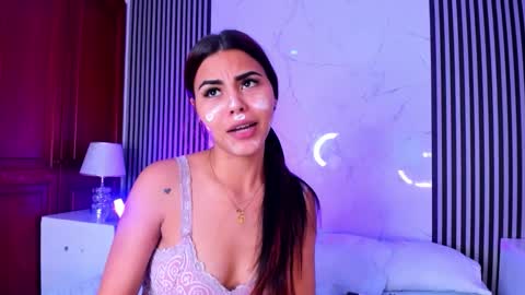 Snapshot of kimberlyloren chatting on 11, 10, 2025 Kimberly Loren online show from 11, 10, 2025