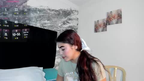 Snapshot of kimberlyloren chatting on 28, 10, 2025 Kimberly Loren online show from 28, 10, 2025