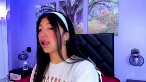 Snapshot of kimberlyvillalobos chatting on 8, 10, 2025 Kimberly Villalobos online show from 8, 10, 2025