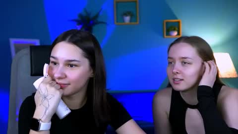 Snapshot of kimclarks chatting on 10, 10, 2025 kimclarks online show from 10, 10, 2025