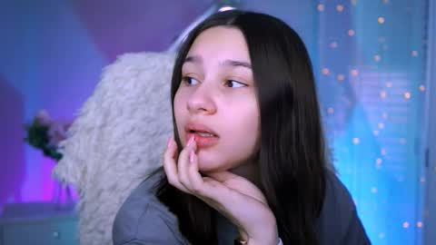 Snapshot of kimclarks chatting on 19, 11, 2025 kimclarks online show from 19, 11, 2025