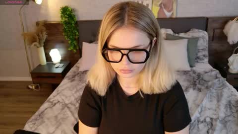 Snapshot of kimevanss chatting on 22, 5, 2026 KimEvanss online show from 22, 5, 2026