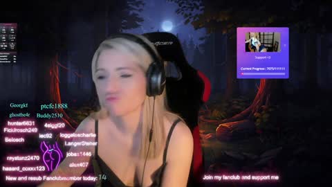 Snapshot of kimilee22 chatting on 9, 12, 2024 Wolfs Girl online show from 9, 12, 2024