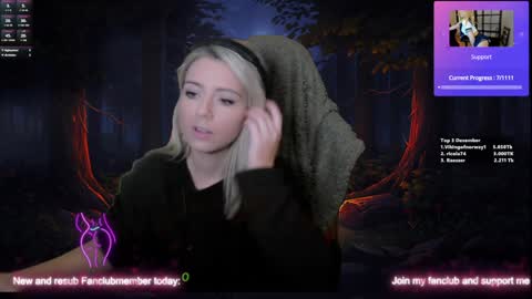 Snapshot of kimilee22 chatting on 15, 12, 2024 Wolfs Girl online show from 15, 12, 2024