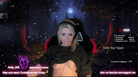 Snapshot of kimilee22 chatting on 18, 12, 2024 Wolfs Girl online show from 18, 12, 2024