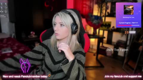 Snapshot of kimilee22 chatting on 18, 12, 2024 Wolfs Girl online show from 18, 12, 2024