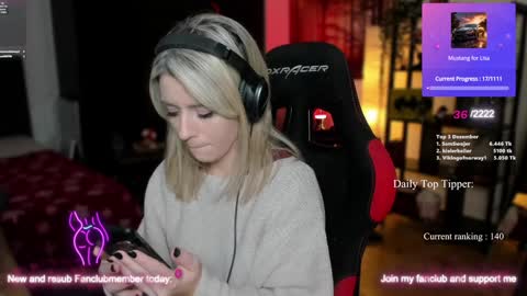 Snapshot of kimilee22 chatting on 19, 12, 2024 Wolfs Girl online show from 19, 12, 2024