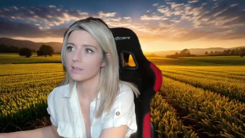 Snapshot of kimilee22 chatting on 20, 12, 2024 Wolfs Girl online show from 20, 12, 2024