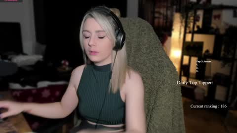 Snapshot of kimilee22 chatting on 5, 1, 2025 Wolfs Girl online show from 5, 1, 2025