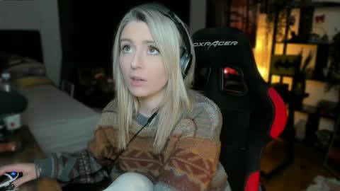 Snapshot of kimilee22 chatting on 12, 2, 2025 Wolfs Girl online show from 12, 2, 2025