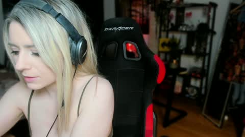 Snapshot of kimilee22 chatting on 12, 3, 2025 Wolfs Girl online show from 12, 3, 2025