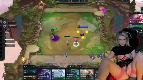 Snapshot of kimilee22 chatting on 20, 9, 2025 Wolfs Girl online show from 20, 9, 2025