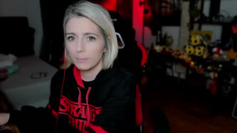 Snapshot of kimilee22 chatting on 25, 9, 2025 Wolfs Girl online show from 25, 9, 2025