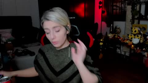 Snapshot of kimilee22 chatting on 30, 9, 2025 Wolfs Girl online show from 30, 9, 2025