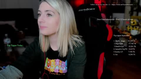 Snapshot of kimilee22 chatting on 1, 10, 2025 Wolfs Girl online show from 1, 10, 2025