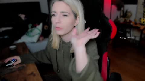 Snapshot of kimilee22 chatting on 4, 10, 2025 Wolfs Girl online show from 4, 10, 2025