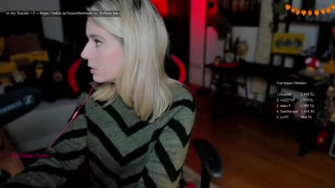 Snapshot of kimilee22 chatting on 8, 10, 2025 Wolfs Girl online show from 8, 10, 2025