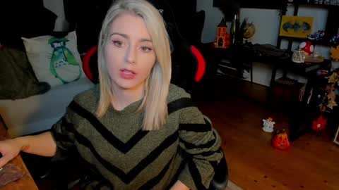 Snapshot of kimilee22 chatting on 22, 10, 2025 Wolfs Girl online show from 22, 10, 2025