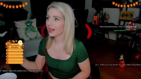 Snapshot of kimilee22 chatting on 23, 10, 2025 Wolfs Girl online show from 23, 10, 2025