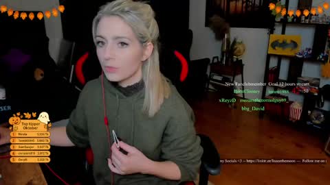 Snapshot of kimilee22 chatting on 30, 10, 2025 Wolfs Girl online show from 30, 10, 2025