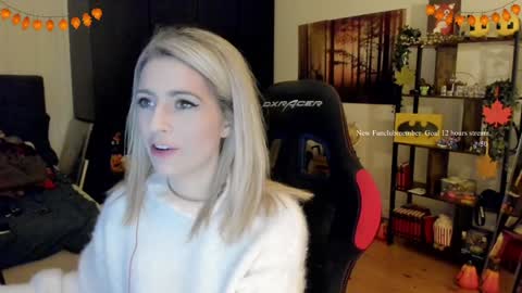 Snapshot of kimilee22 chatting on 21, 11, 2025 Wolfs Girl online show from 21, 11, 2025