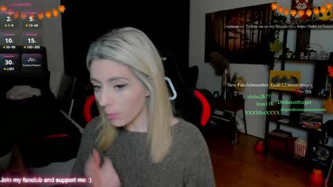 Snapshot of kimilee22 chatting on 23, 11, 2025 Wolfs Girl online show from 23, 11, 2025