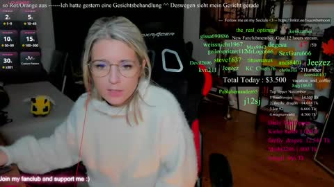 Snapshot of kimilee22 chatting on 30, 11, 2025 Wolfs Girl online show from 30, 11, 2025