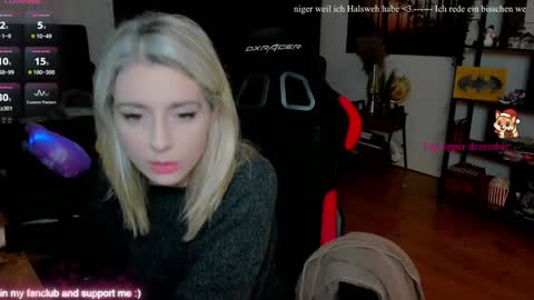 Snapshot of kimilee22 chatting on 14, 12, 2025 Wolfs Girl online show from 14, 12, 2025