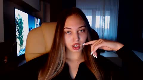 Snapshot of kimlee4 chatting on 5, 1, 2025 Kim Lee online show from 5, 1, 2025