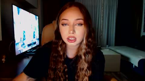 Snapshot of kimlee4 chatting on 8, 1, 2025 Kim Lee online show from 8, 1, 2025