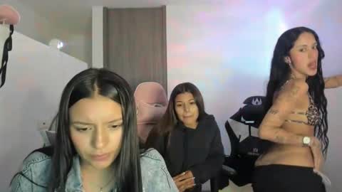 Snapshot of kimmi_foxy chatting on 23, 10, 2025 kimmi online show from 23, 10, 2025