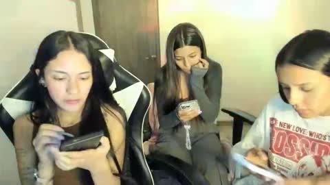 Snapshot of kimmi_foxy chatting on 29, 10, 2025 kimmi online show from 29, 10, 2025