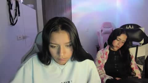 Snapshot of kimmi_foxy chatting on 8, 11, 2025 kimmi online show from 8, 11, 2025