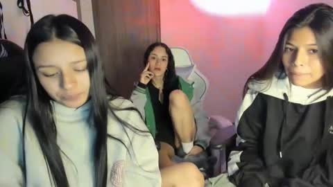 Snapshot of kimmi_foxy chatting on 11, 11, 2025 kimmi online show from 11, 11, 2025