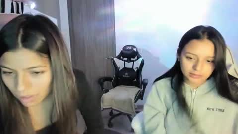 Snapshot of kimmi_foxy chatting on 1, 12, 2025 kimmi online show from 1, 12, 2025