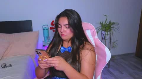 kimmie_dollxo online show from 7, 6, 2026