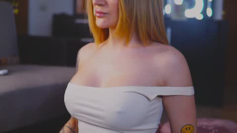 Snapshot of kimskye chatting on 10, 1, 2025 KimSkye online show from 10, 1, 2025