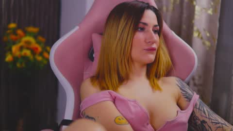 Snapshot of kimskye chatting on 1, 2, 2025 KimSkye online show from 1, 2, 2025