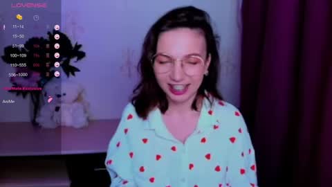Snapshot of kindhazelhere_ chatting on 19, 6, 2026 Hazel online show from 19, 6, 2026