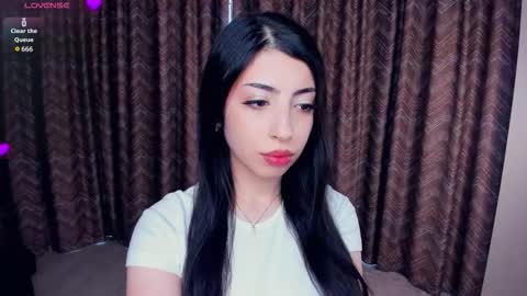 Snapshot of kindraevert chatting on 17, 11, 2025 Megan online show from 17, 11, 2025