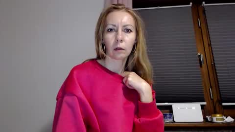 Snapshot of kingandprincess chatting on 16, 9, 2025 sexysexyhotwetpinkredpussy online show from 16, 9, 2025