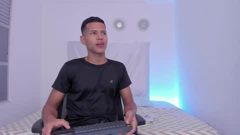 Snapshot of kingstark_ chatting on 3, 10, 2025 sebastian online show from 3, 10, 2025