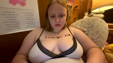 Snapshot of kinkikittiekat chatting on 20, 1, 2025 kinkikittiekat online show from 20, 1, 2025