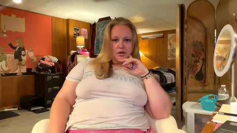 Snapshot of kinkikittiekat chatting on 18, 5, 2026 kinkikittiekat online show from 18, 5, 2026