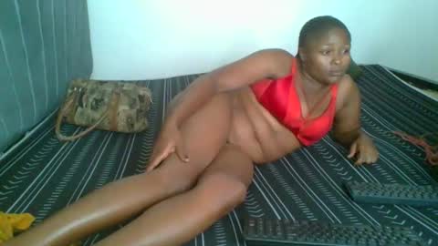 Snapshot of kinky_aria chatting on 12, 11, 2025 kinky_aria online show from 12, 11, 2025