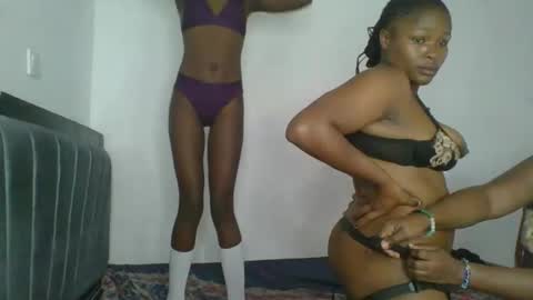 Snapshot of kinky_aria chatting on 14, 11, 2025 kinky_aria online show from 14, 11, 2025