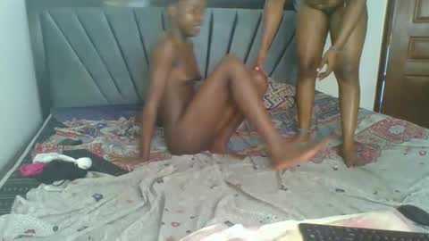 Snapshot of kinky_aria chatting on 28, 11, 2025 kinky_aria online show from 28, 11, 2025