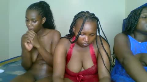 Snapshot of kinky_roey chatting on 5, 2, 2025 kinky_roey online show from 5, 2, 2025