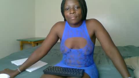 Snapshot of kinky_roey chatting on 16, 2, 2025 kinky_roey online show from 16, 2, 2025